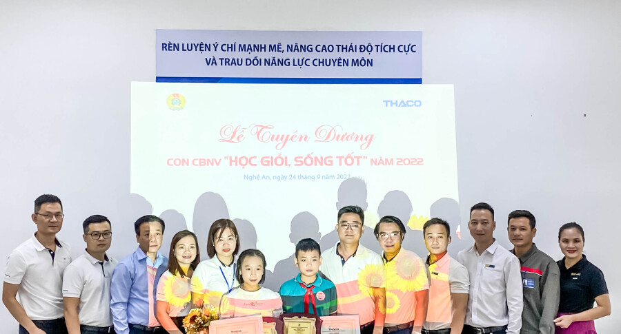 THACO AUTO NGHỆ AN TUYÊN DƯƠNG KHEN THƯỞNG CON CBNV HỌC GIỎI - SỐNG TỐT NĂM 2022