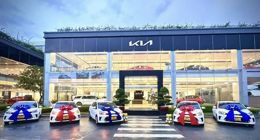 Bàn giao lô 5 xe KIA Soluto đến quý khách hàng