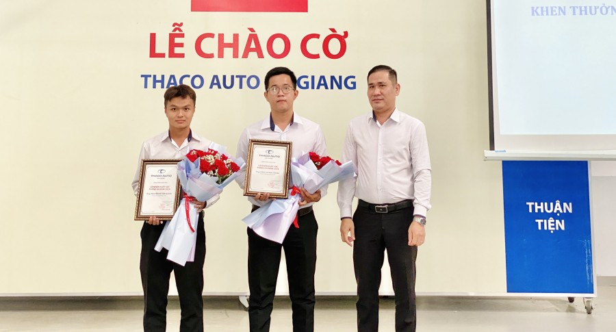 THACO AUTO An Giang tổ chức Lễ chào cờ định kỳ tháng 5