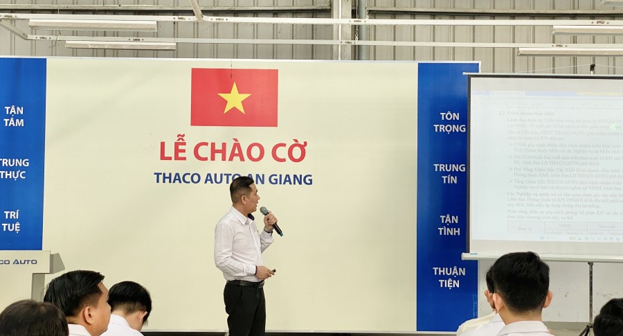 Lễ chào cờ tháng 10: CBNV THACO AUTO An Giang đẩy mạnh phục vụ khách hàng dịp cuối năm