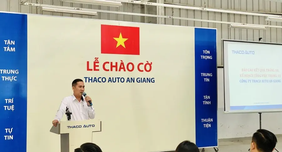 Lễ chào cờ tháng 11: THACO AUTO An Giang tăng tốc trong tháng cuối cùng ưu đãi 50% lệ phí trước bạ