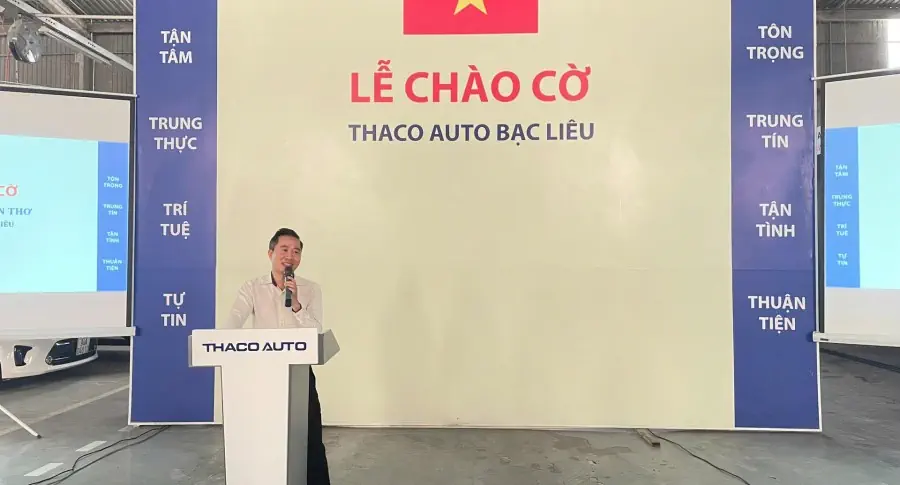 THACO AUTO Bạc Liêu tổ chức lễ chào cờ cuối cùng của năm 2024 - Triển khai công tác chăm sóc khách hàng mùa lễ hội