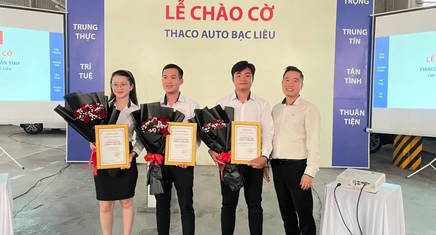 THACO AUTO Bạc Liêu tổ chức lễ chào cờ đầu năm 2025