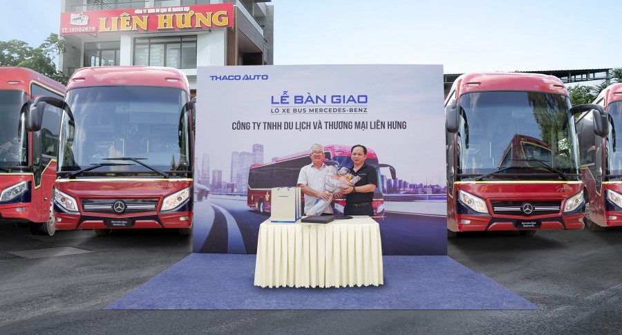 THACO AUTO bàn giao lô 10 xe bus cao cấp Mercedes - Benz cho Công ty Liên Hưng
