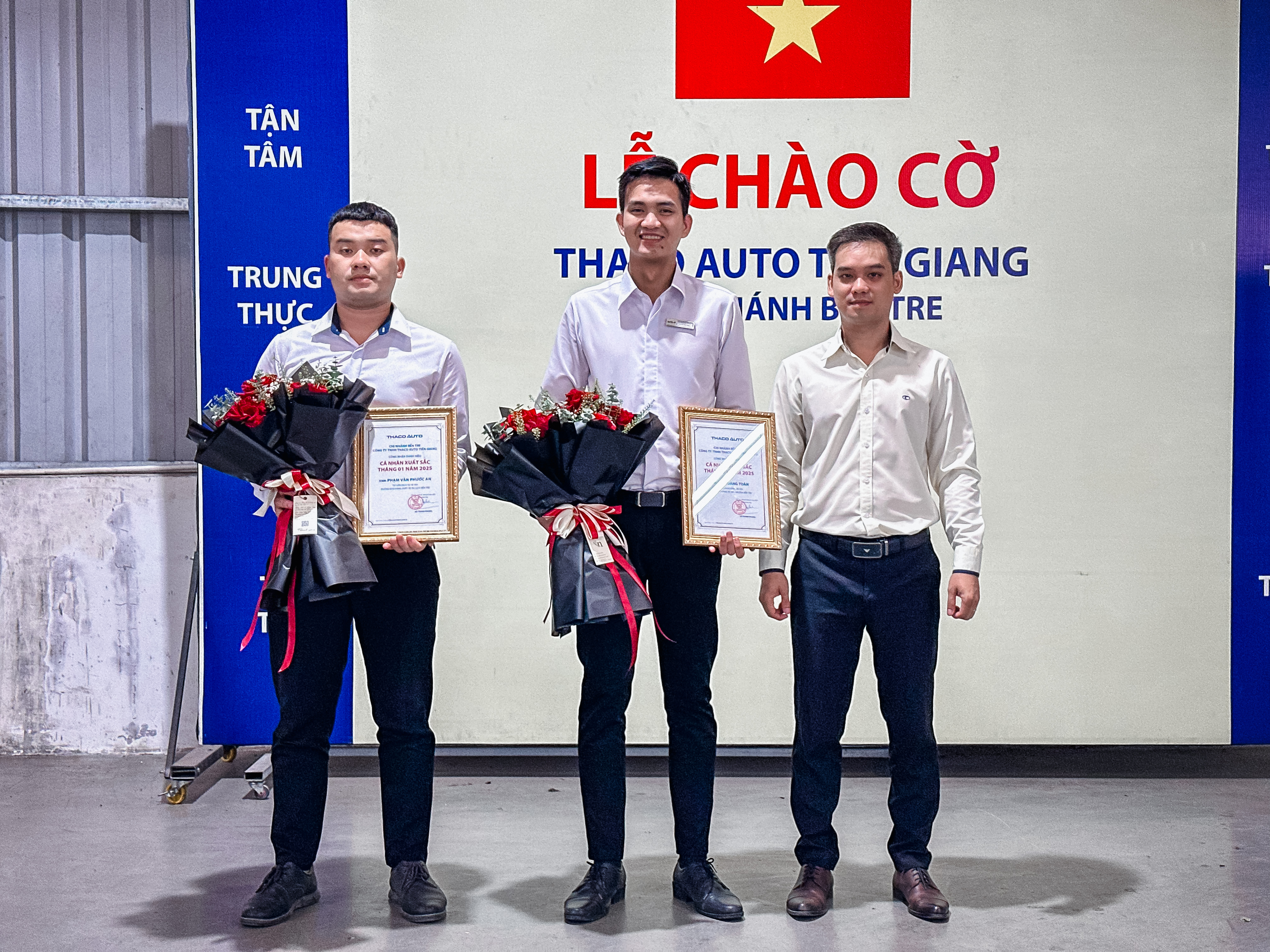 Lễ chào cờ tháng 3: THACO AUTO BẾN TRE vinh danh cá nhân có thành tích xuất sắc