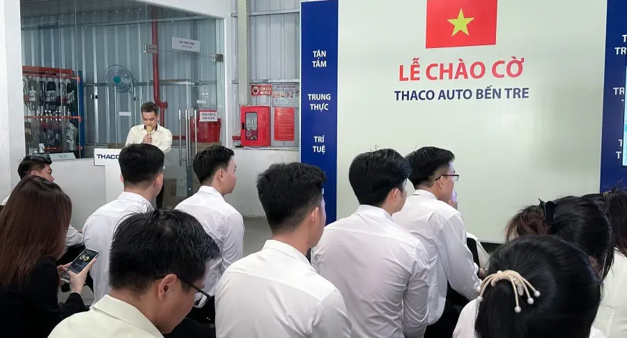 Lễ chào cờ tháng 8: THACO AUTO BẾN TRE vinh danh cá nhân có thành tích xuất sắc
