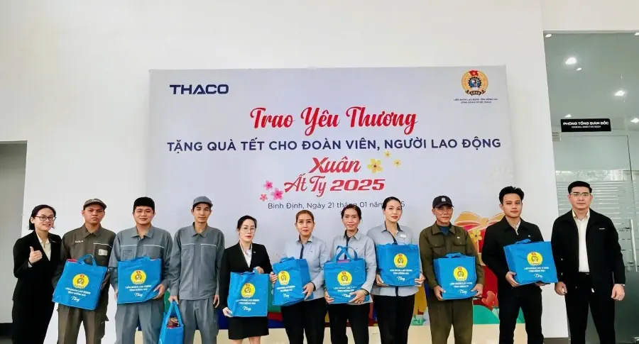 THACO AUTO Bình Định “trao yêu thương” đến CBNV nhân dịp Xuân Ất Tỵ 2025