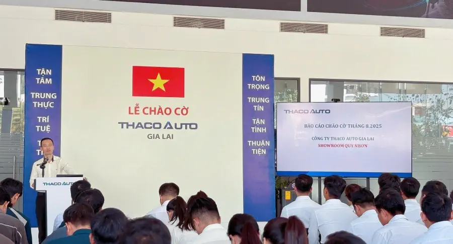 Lễ chào cờ tháng 8 tại Showroom Quy Nhơn – THACO AUTO Gia Lai