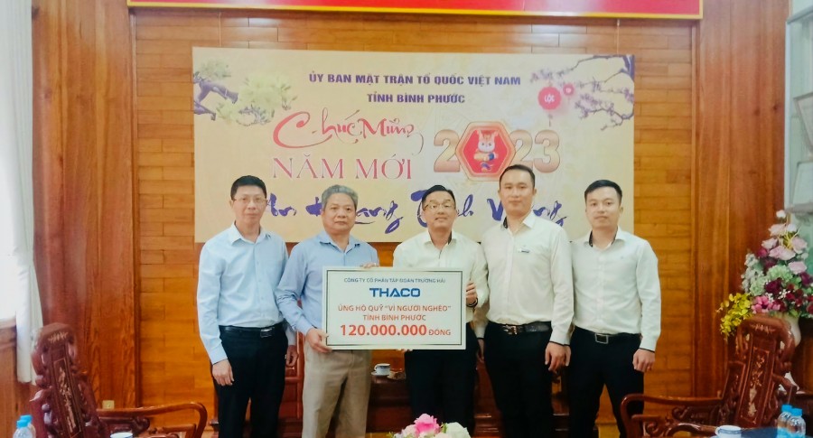 Công ty Cổ phần Tập đoàn Trường Hải 2 năm liên tiếp ủng hộ Quỹ "Vì người nghèo" cho Cơ quan Uỷ ban MTTQ Việt Nam tỉnh lên đến 320 triệu đồng