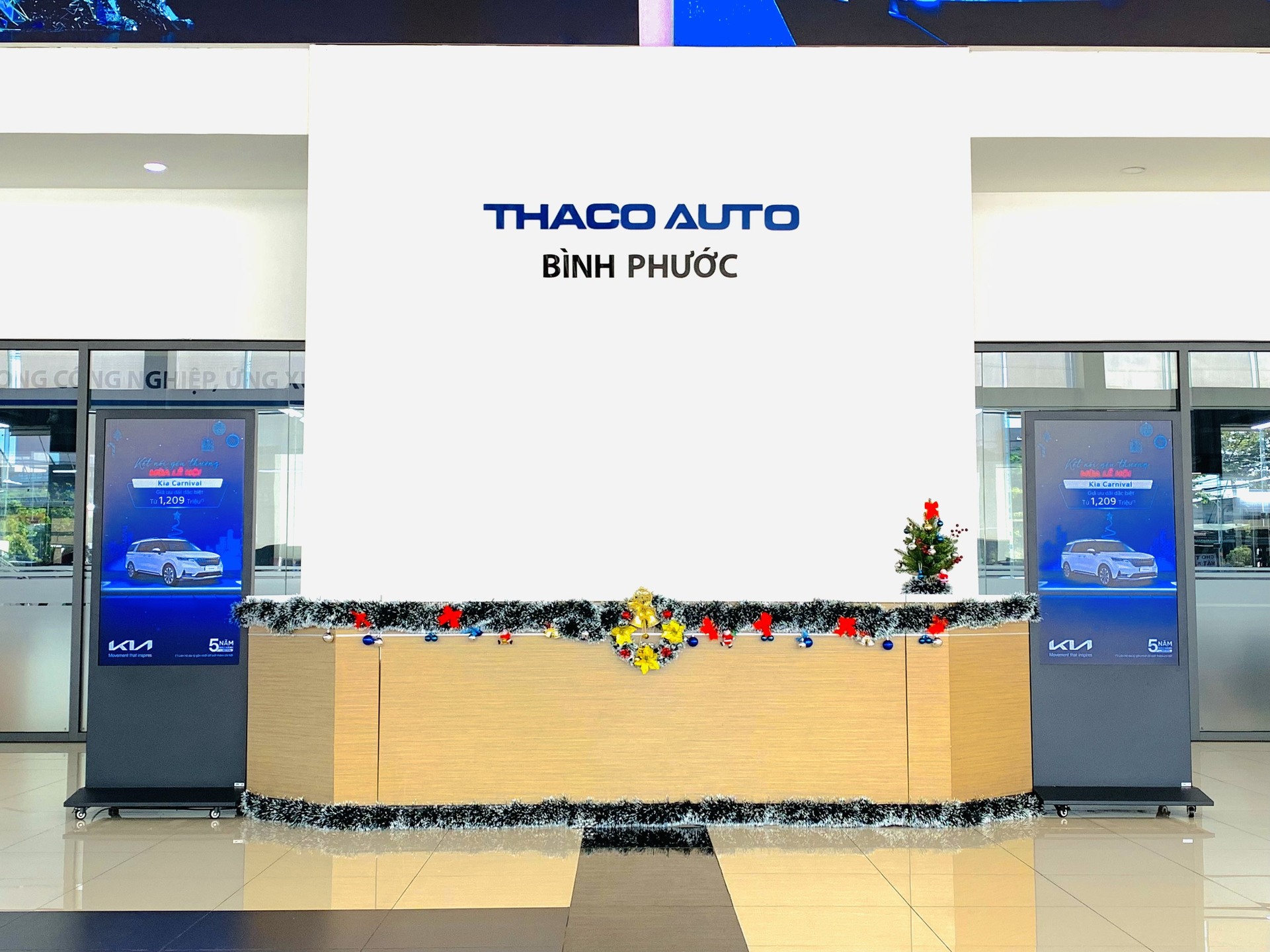 THACO AUTO Bình Phước “khoác áo mới” chào đón Giáng sinh 2023