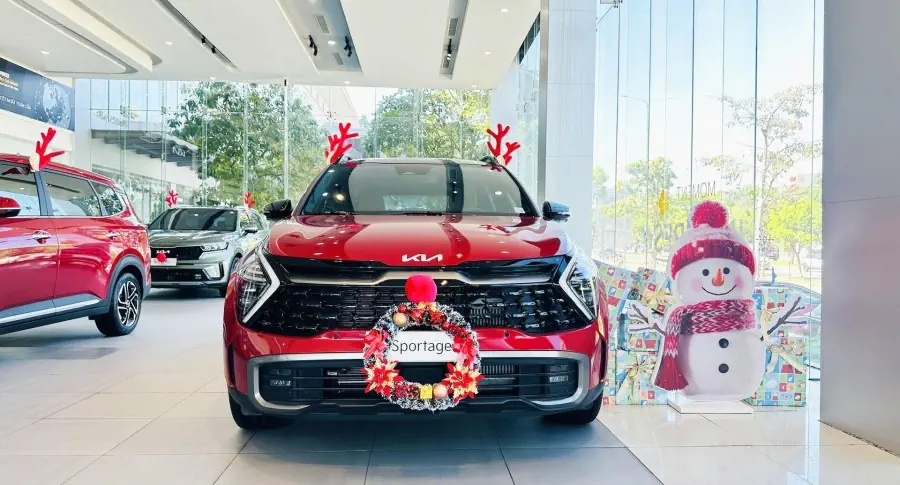 THACO AUTO Bình Tân “khoác áo mới” chào đón Giáng sinh 2023