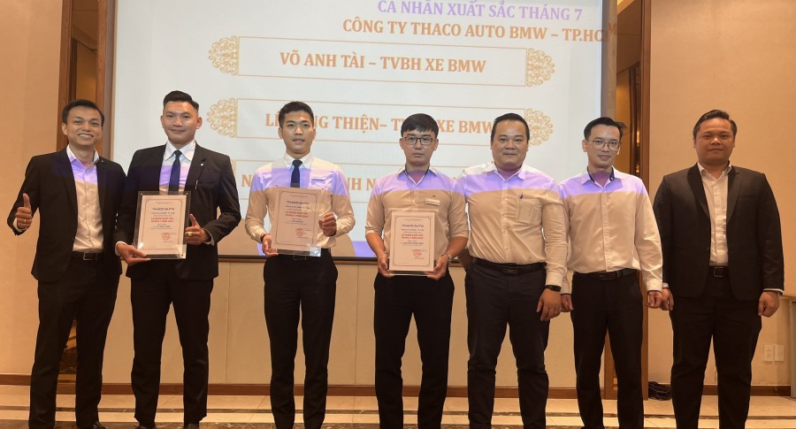 Lễ chào cờ tháng 8: THACO AUTO BMW - TP. HCM vinh danh cá nhân có thành tích xuất sắc