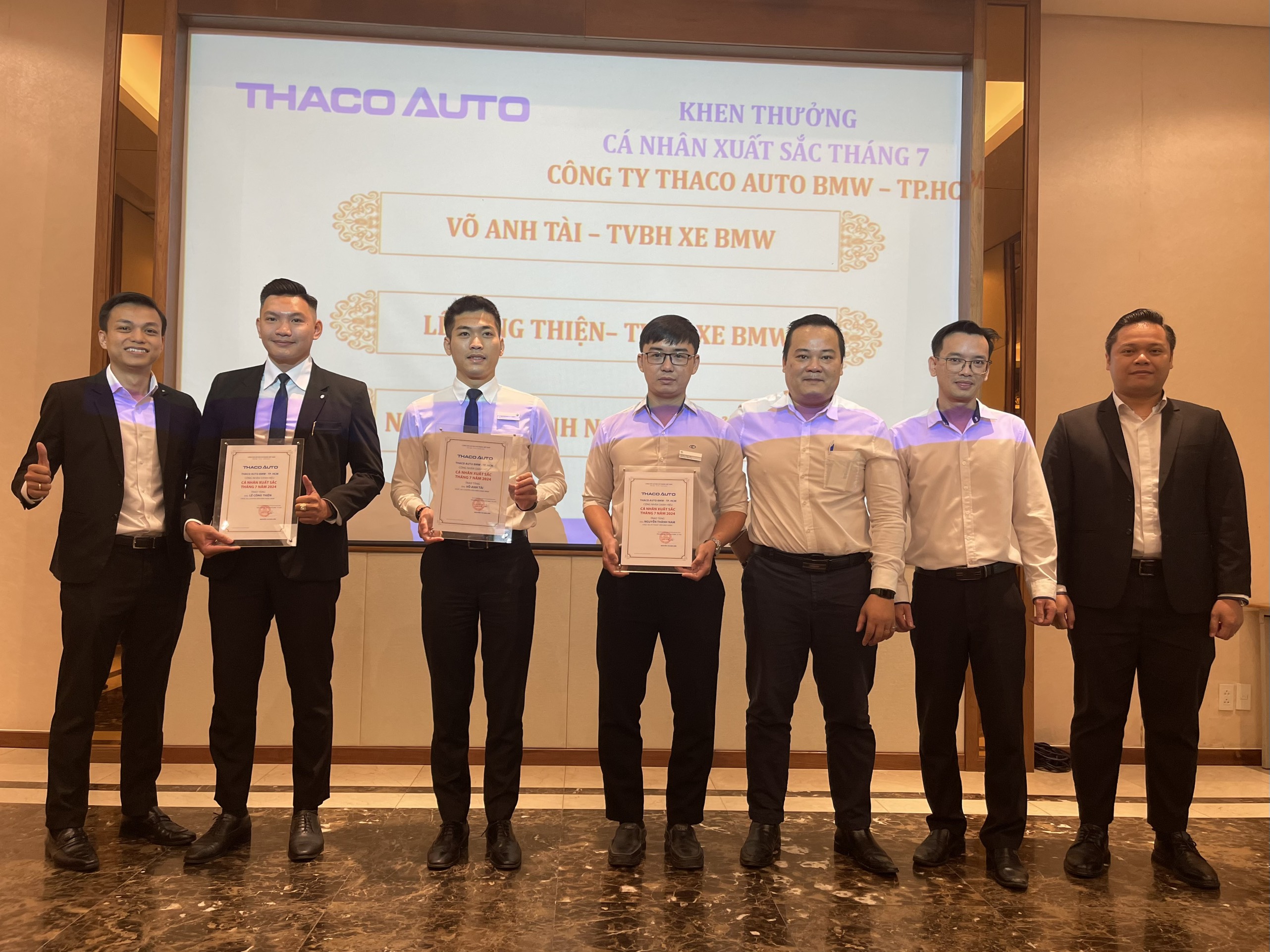 Lễ chào cờ tháng 8: THACO AUTO BMW - TP. HCM vinh danh cá nhân có thành tích xuất sắc