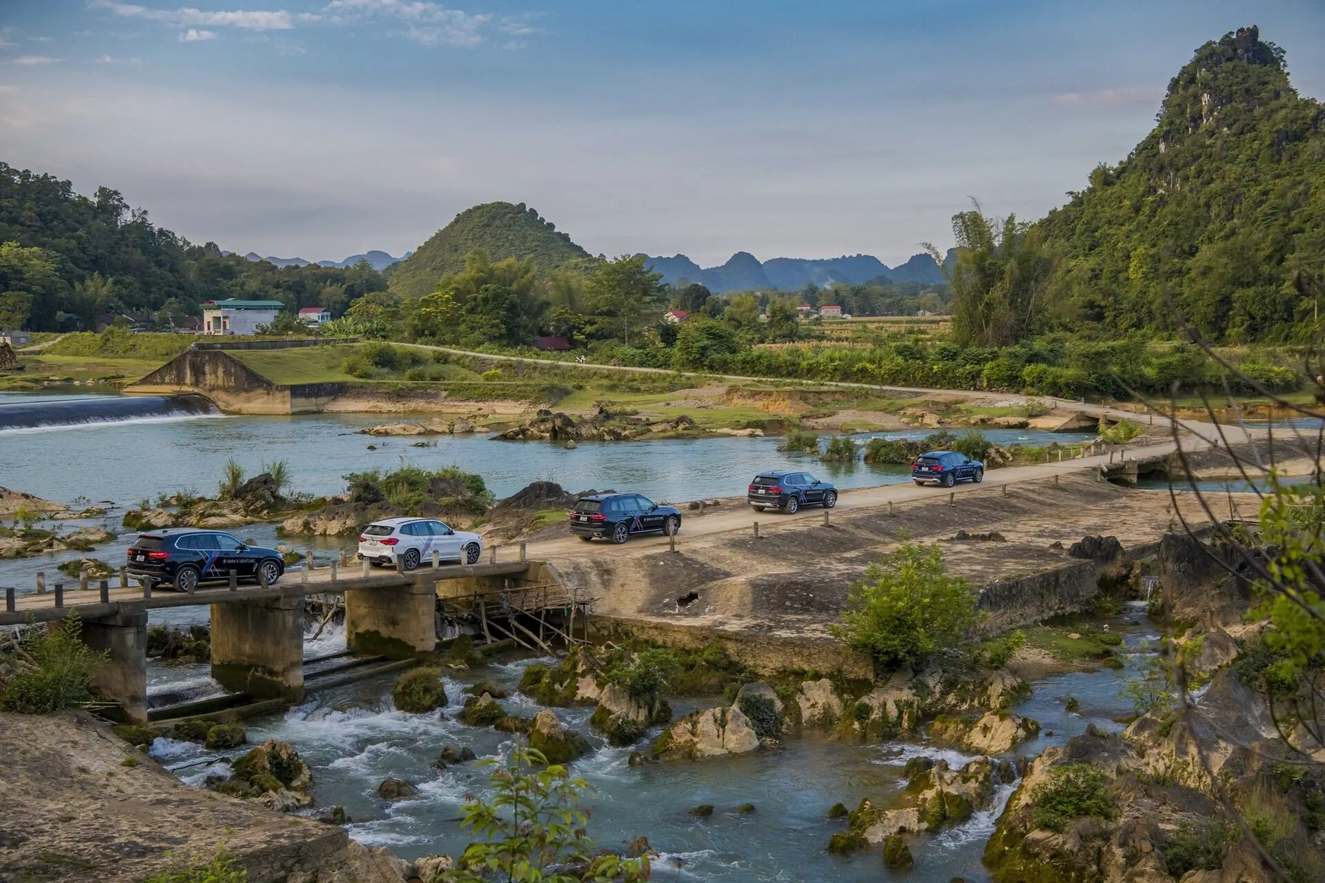 THACO AUTO organizes "BMW X-Venture - Discovering the Beauty of Northeast Vietnam"