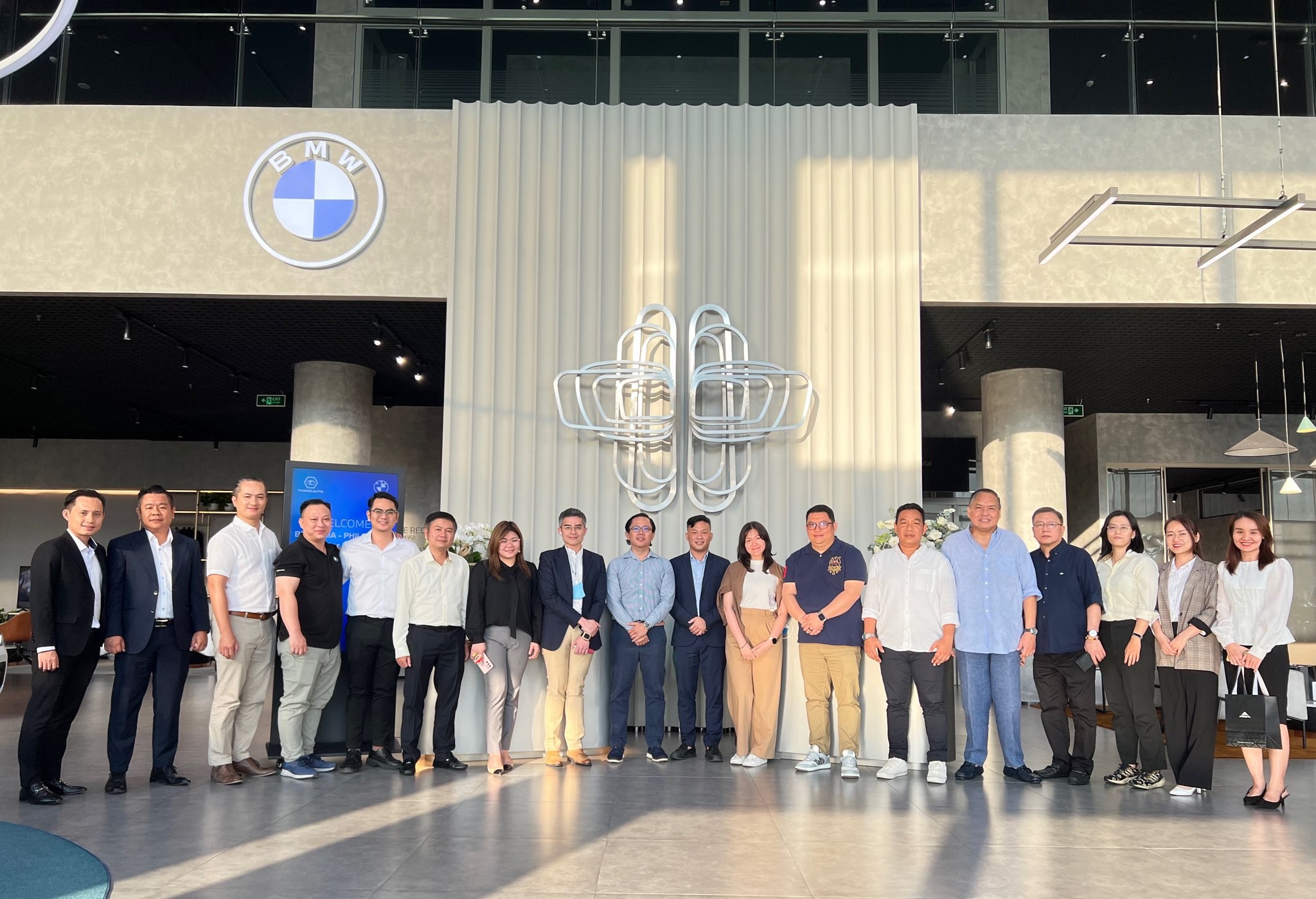 Đón tiếp đoàn khách của BMW Asia ghé tham quan Showroom BMW-MINI-BMW Motorrad Bình Dương