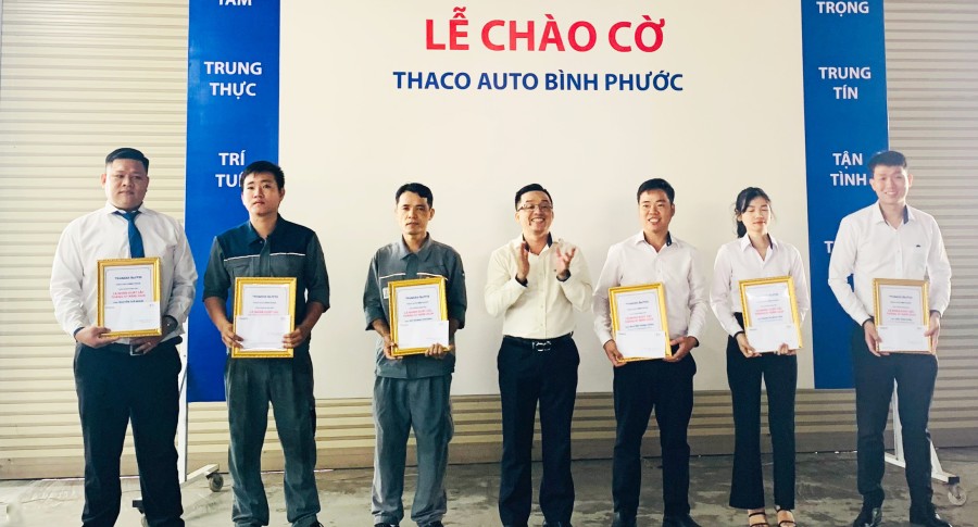 THACO AUTO Bình Phước tổ chức Lễ chào cờ định kỳ tháng 8