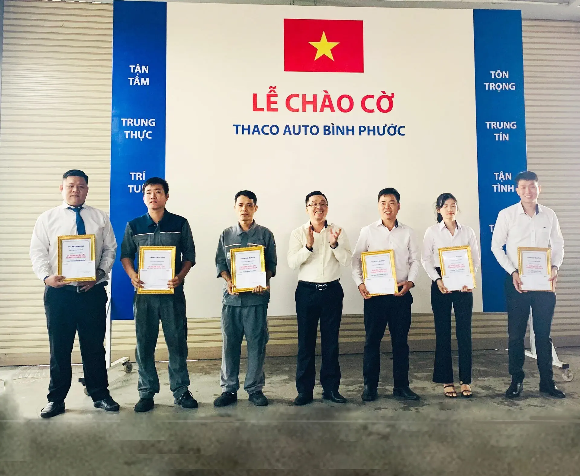 THACO AUTO Bình Phước tổ chức Lễ chào cờ định kỳ tháng 8