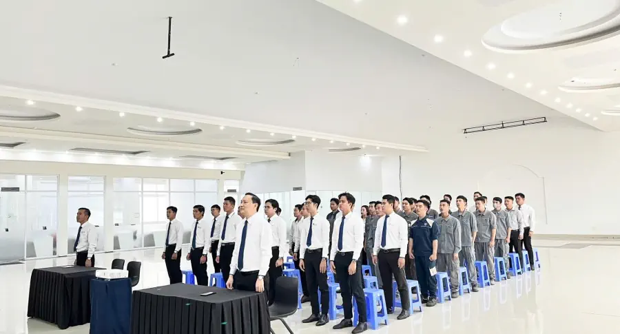 THACO AUTO Trà Vinh tổ chức lễ chào cờ cuối cùng năm 2024 - Triển khai công tác chăm sóc khách hàng mùa lễ hội