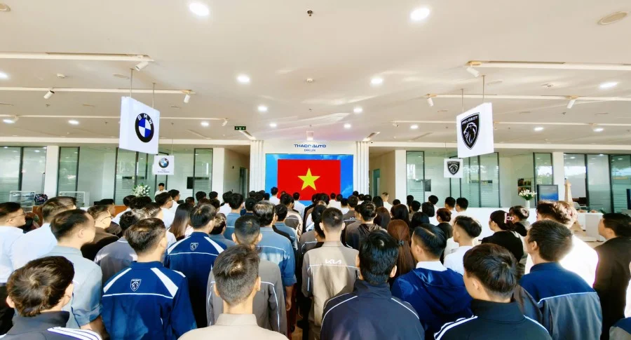 THACO AUTO Đắk Lắk tổ chức lễ chào cờ định kỳ tháng 3