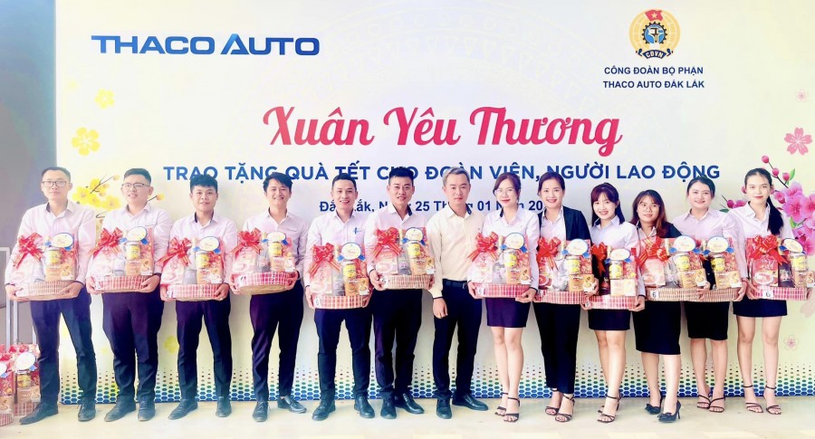 Quà Tết trao tay - Yêu thương gắn kết