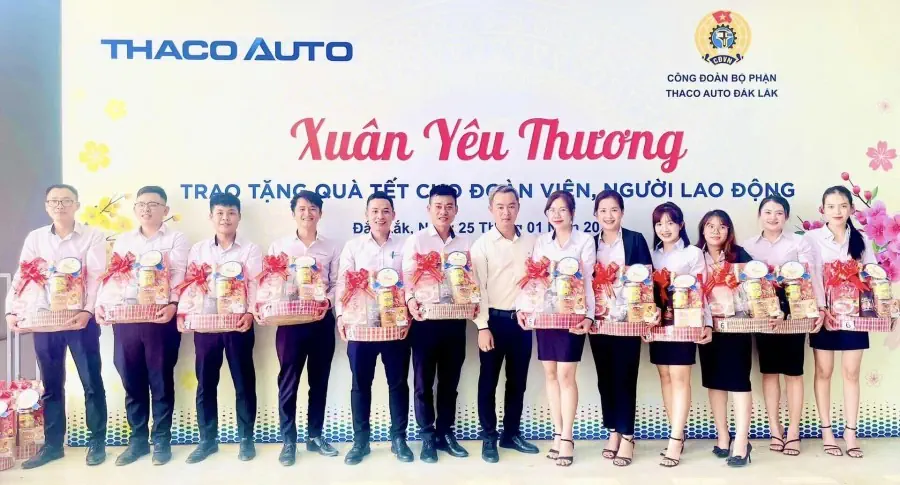 Quà Tết trao tay - Yêu thương gắn kết
