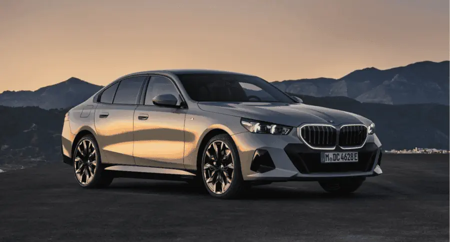 BMW 5 SERIES HOÀN TOÀN MỚI CHÍNH THỨC ĐƯỢC RA MẮT TẠI VIỆT NAM