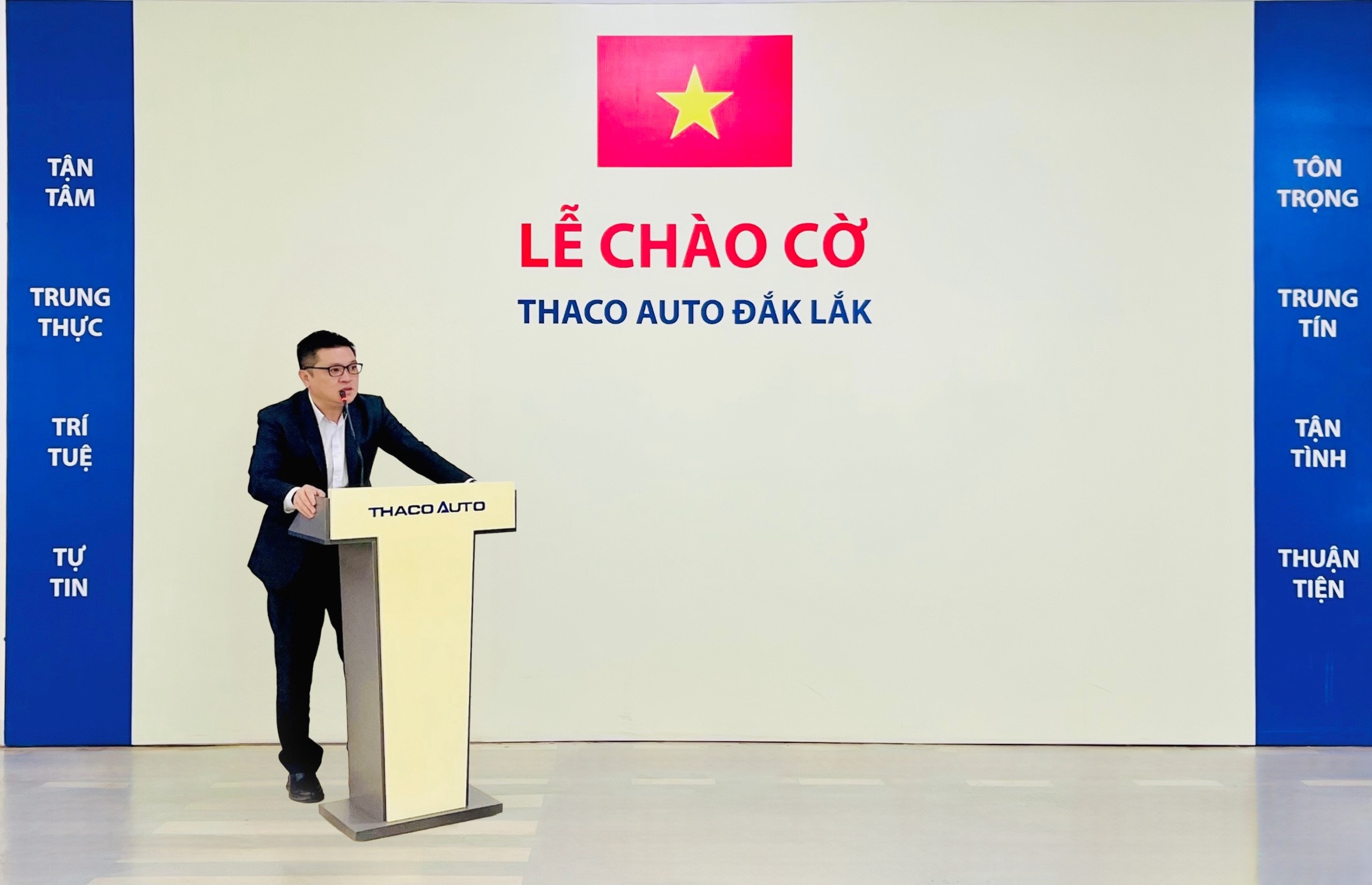 Chào cờ tháng 08/2024: THACO AUTO Đắk Lắk triển khai kế hoạch tháng 08