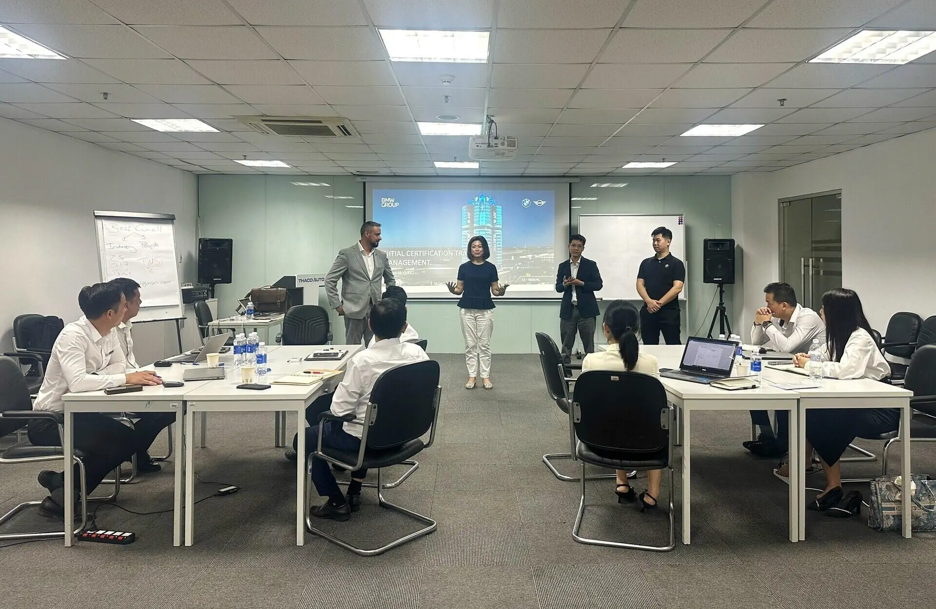 THACO AUTO organizes training for 500 sales personnel