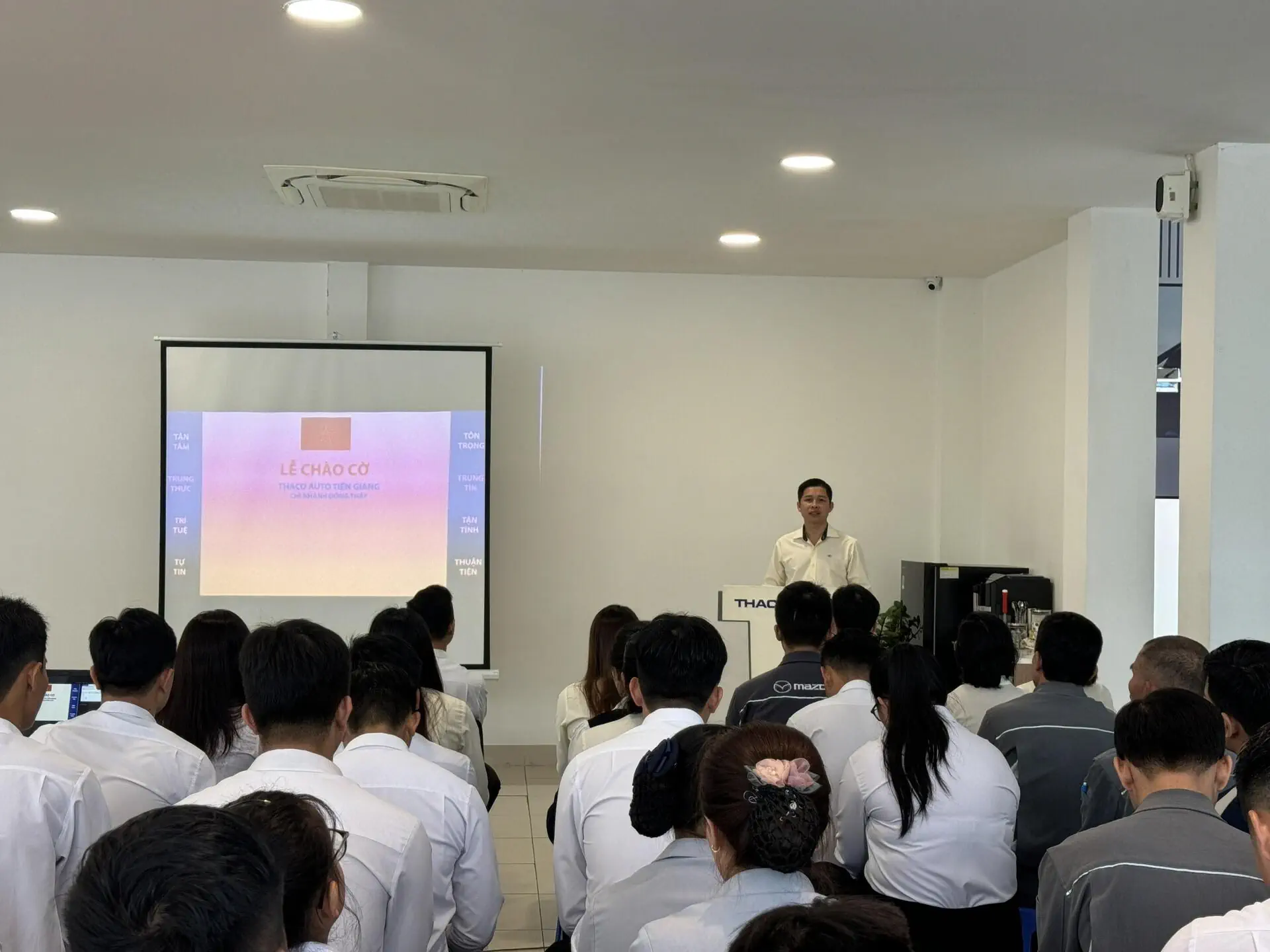 Lễ chào cờ tháng 9: THACO AUTO Đồng Tháp vinh danh cá nhân có thành tích xuất sắc