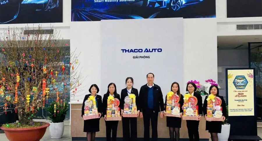 Thaco auto Giải Phóng tặng quà tết nguyên đán 2025 cho cán bộ nhân viên