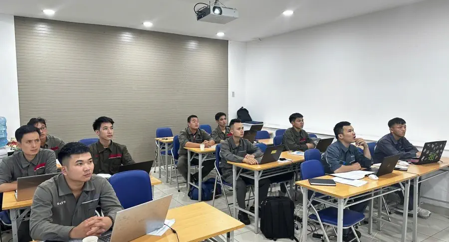 ĐÀO TẠO NÂNG CAO CHẤT LƯỢNG CHUYÊN MÔN CHO ĐỘI NGŨ KỸ THUẬT KIA