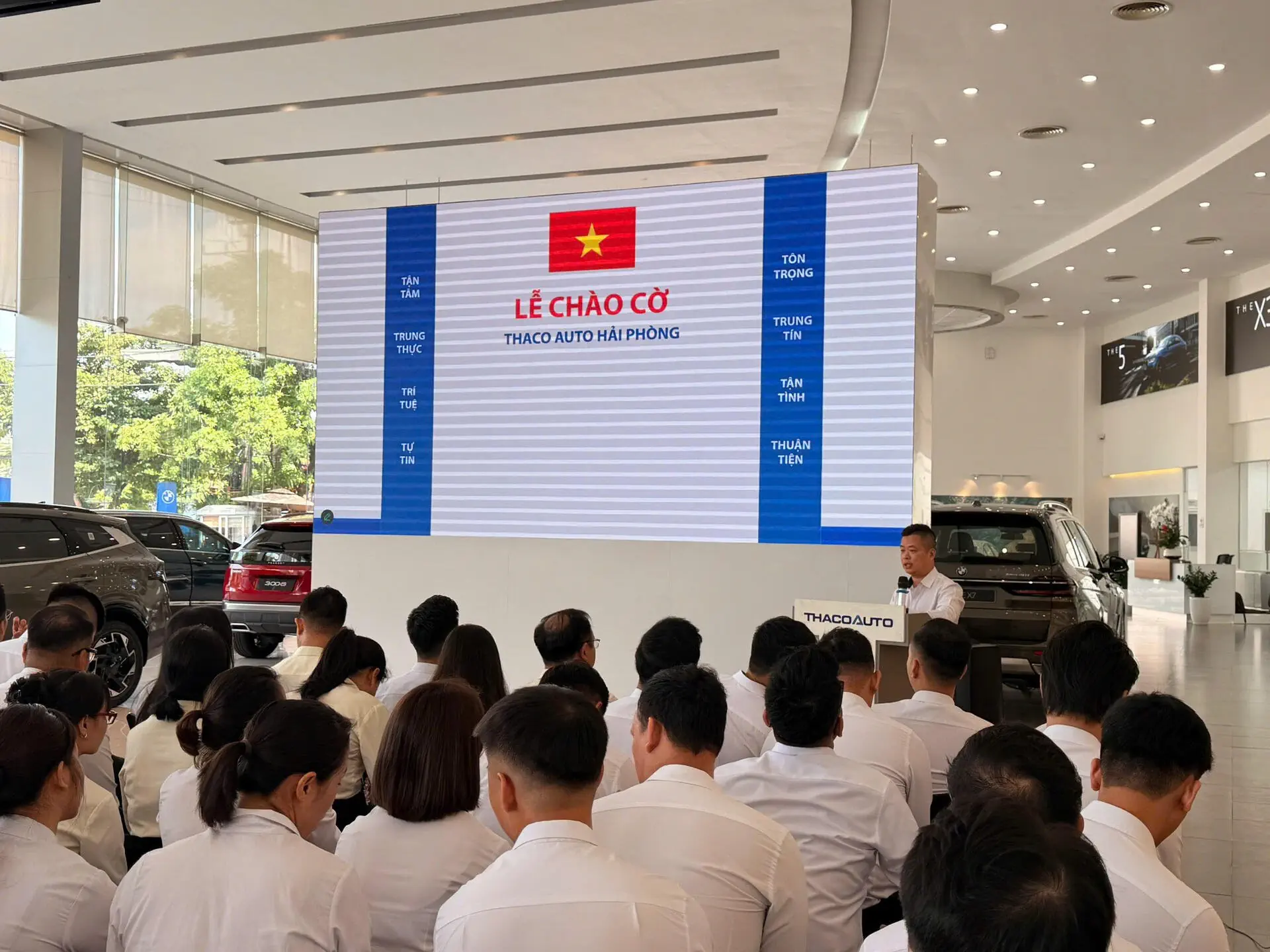 THACO AUTO HẢI PHÒNG TỔ CHỨC LỄ CHÀO CỜ THÁNG 07