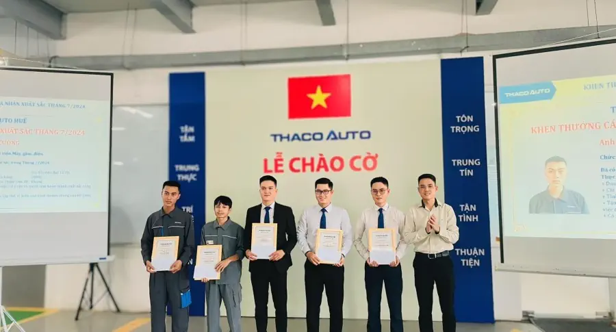 Chào cờ tháng 8/2024: THACO AUTO Huế vinh danh các cá nhân xuất sắc