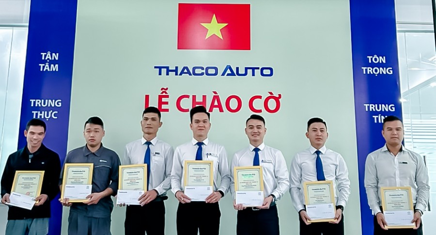 THACO AUTO HUẾ PHÁT HUY NÉT ĐẸP VĂN HOÁ “CHÀO CỜ ĐẦU NĂM MỚI 2024"