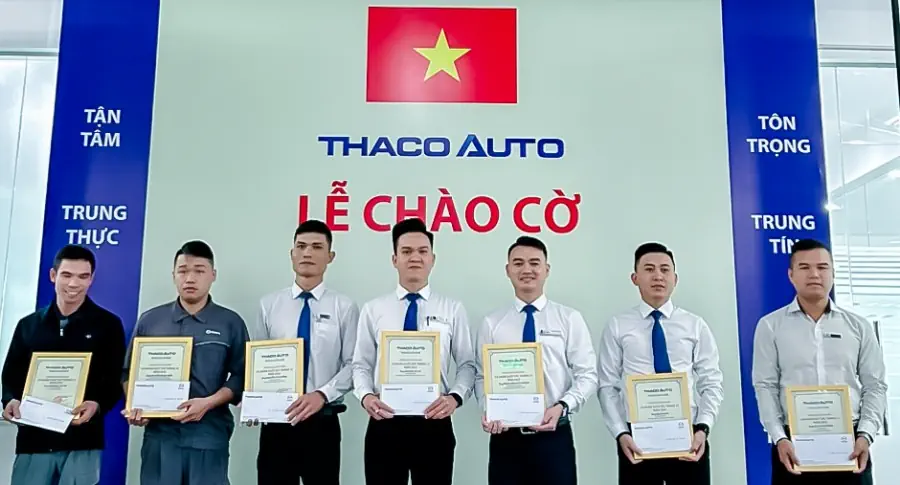 THACO AUTO HUẾ PHÁT HUY NÉT ĐẸP VĂN HOÁ “CHÀO CỜ ĐẦU NĂM MỚI 2024"