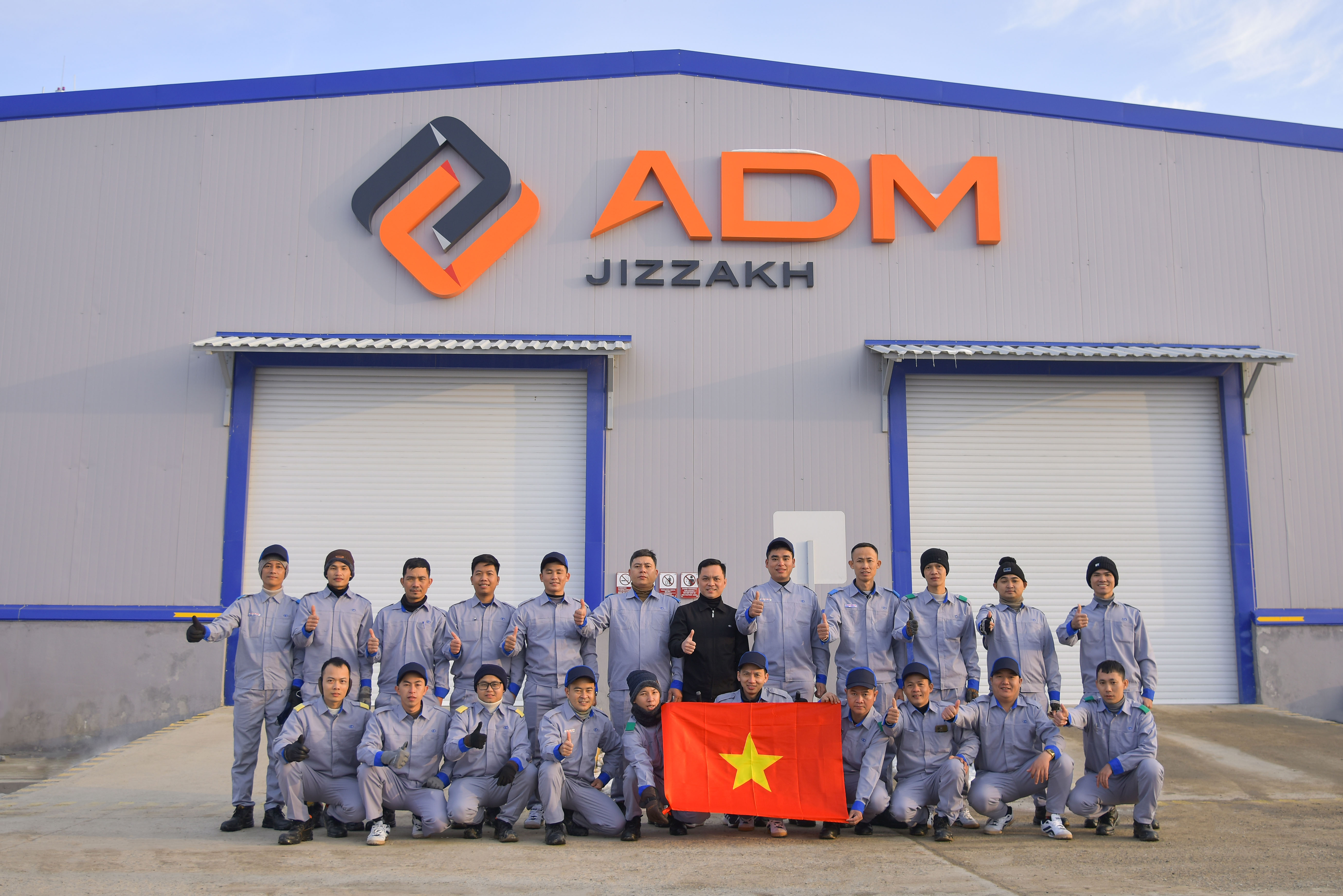 Đoàn nhân sự nhà máy THACO KIA tham gia giám sát sản xuất xe Kia tại công ty ADM_resize