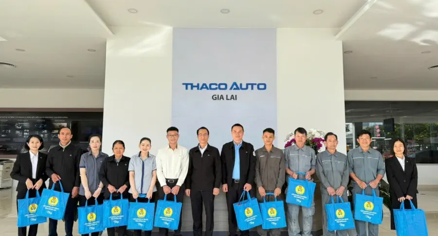 THACO AUTO Gia Lai trao quà tết cho đoàn viên công đoàn và người lao động có hoàn cảnh khó khăn