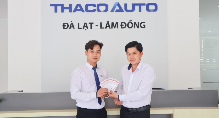 THACO AUTO Lâm Đồng trao thưởng cho TVDV có hoạt động chăm sóc khách hàng tốt nhất Quý I/2024