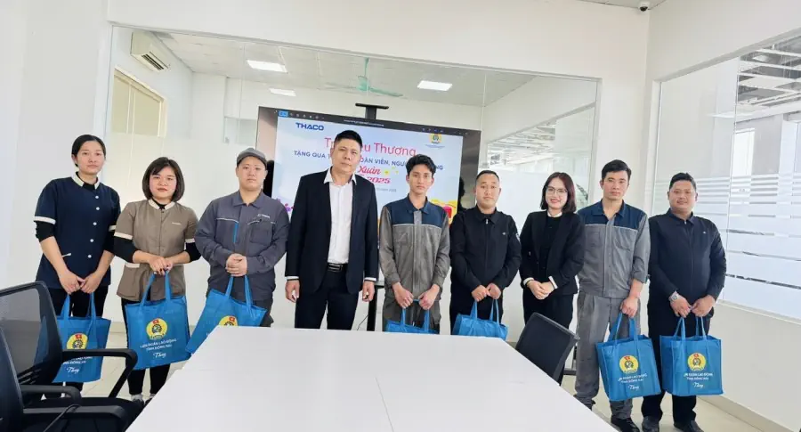 THACO AUTO LÀO CAI TỔ CHỨC CHƯƠNG TRÌNH TRAO YÊU THƯƠNG, TẶNG QUÀ TẾT CHO ĐOÀN VIÊN, NGƯỜI LAO ĐỘNG