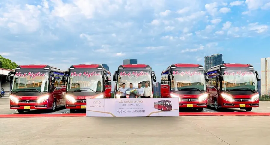 THACO AUTO Tây Nam - Hồ Chí Minh bàn giao lô 16 xe bus cho Công Ty Huệ Nghĩa
