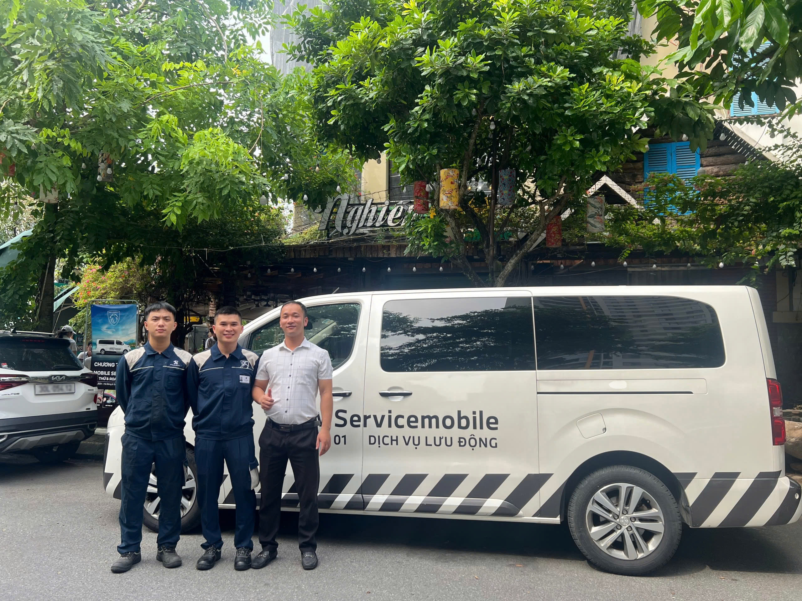 Mobile Service và lai thu xe Peugeot 6