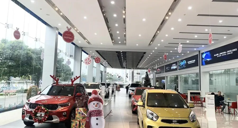 KHÔNG KHÍ LỄ HỘI GIÁNG SINH RỰC RỠ TẠI CÁC SHOWROOM THACO AUTO TRÊN TOÀN QUỐC TRONG ĐÓ CÓ THACO AUTO PHẠM VĂN ĐỒNG