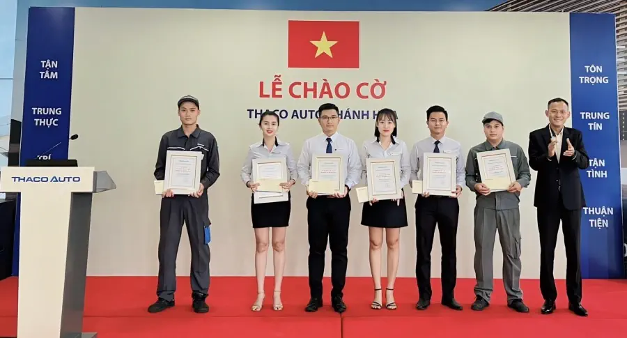 Lễ chào cờ tháng 5: THACO AUTO Khánh Hoà vinh danh cá nhân có thành tích xuất sắc