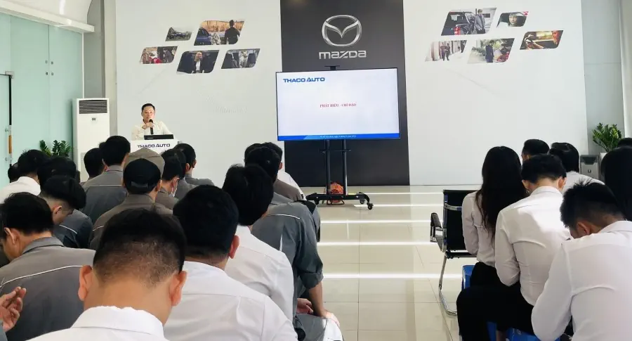 Lễ chào cờ tháng 9: THACO AUTO PHÚ MỸ HƯNG đẩy mạnh phục vụ khách hàng sau nghị định giảm 50% lệ phí trước bạ