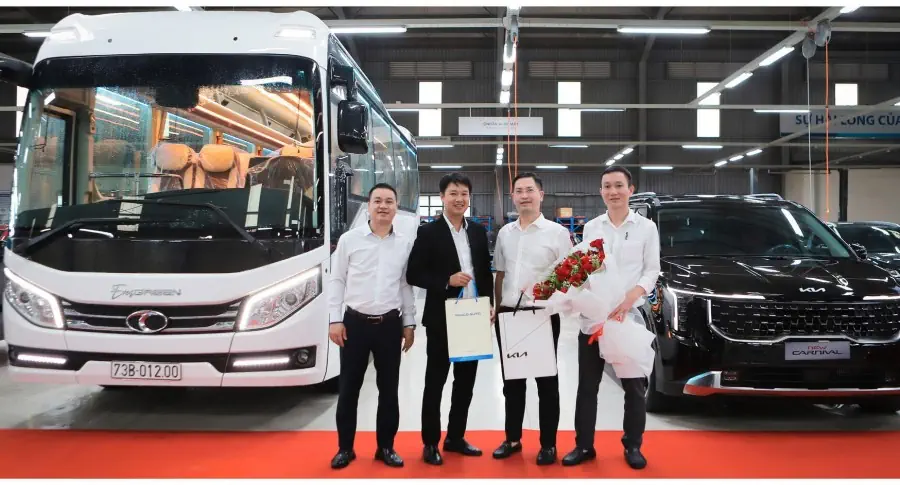 Lễ bàn giao lô xe THACO BUS EVERGREEN 87S & KIA NEW CARNIVAL