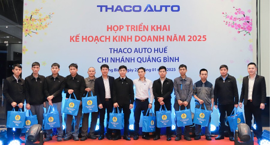 Trao yêu thương Xuân Ất Tỵ 2025 THACO AUTO Quảng Bình tặng quà Tết cho Đoàn viên và người lao động