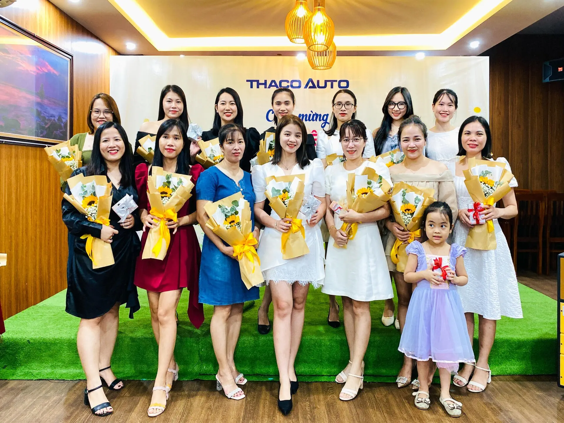 Nữ CBNV THACO AUTO Quảng Ngãi rạng rỡ trong Ngày Phụ nữ Việt Nam 20/10