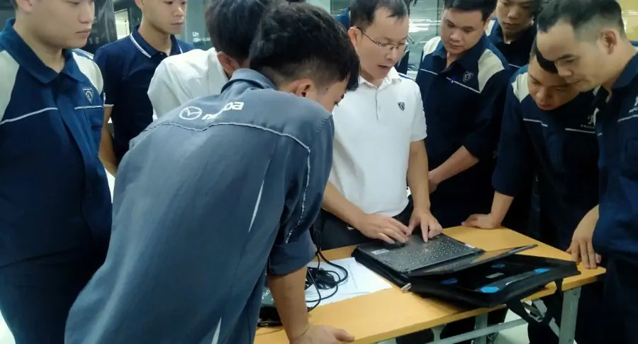 THACO AUTO CHÚ TRỌNG ĐÀO TẠO N NG CAO CHUYÊN MÔN CHO KỸ THUẬT VIÊN PEUGEOT.