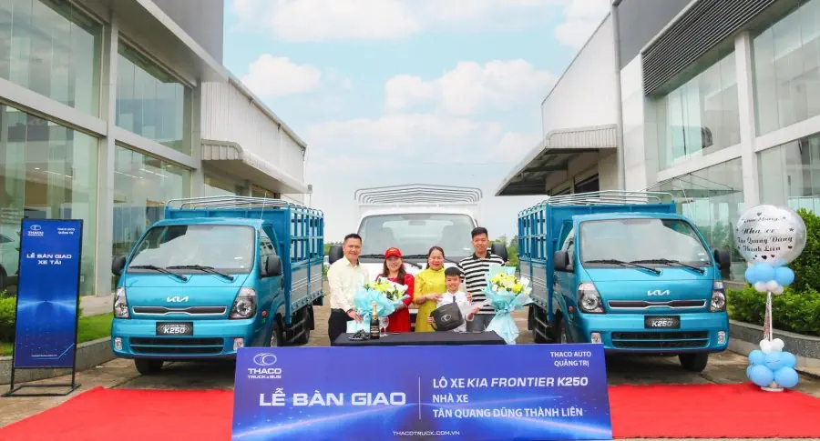 THACO AUTO Quảng Trị chính thức bàn giao lô xe Tải THACO đầu tiên trong chuỗi đơn hàng lớn của Nhà xe Tân Quang Dũng Thành Liên