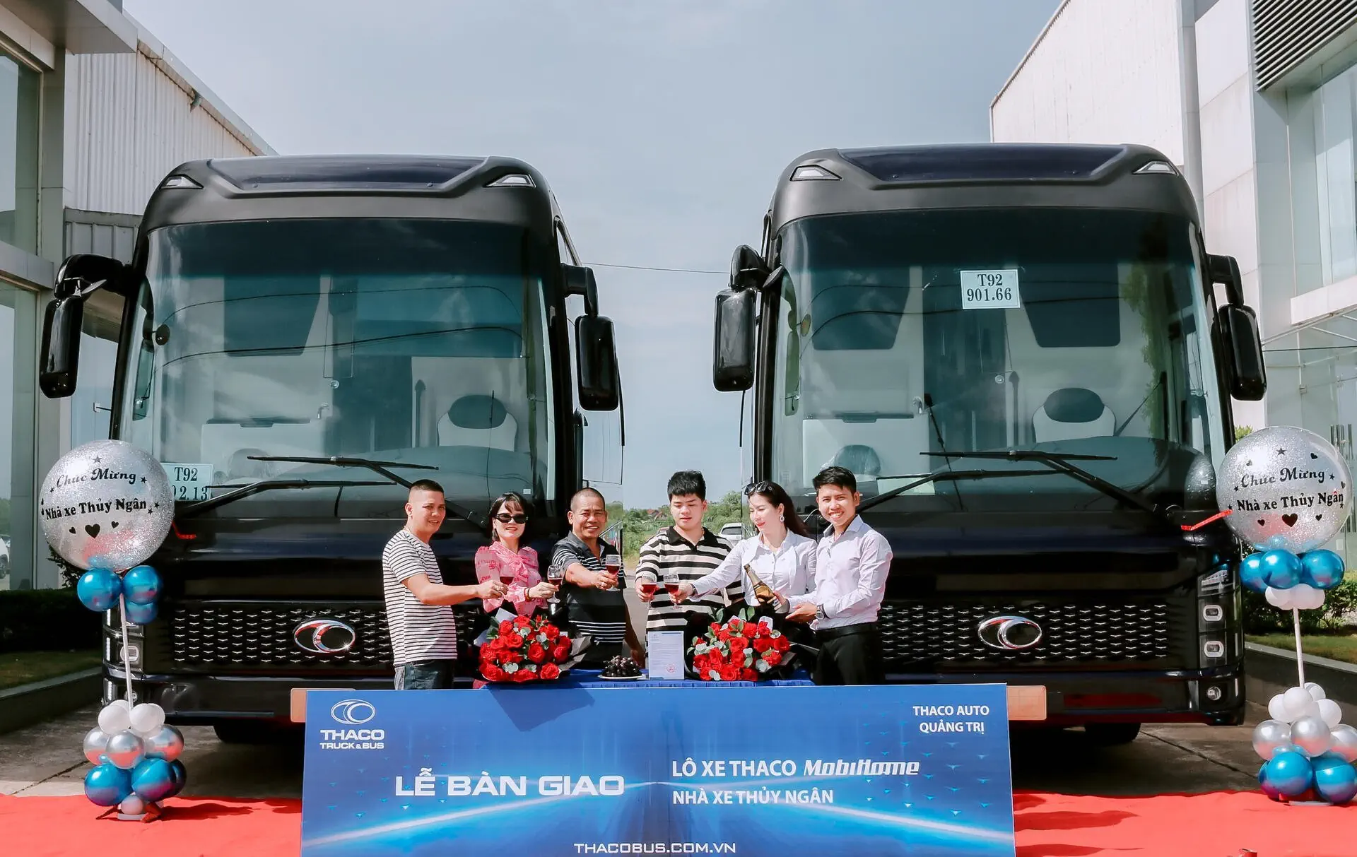 THACO AUTO Quảng Trị bàn giao thành công lô 02 xe Bus THACO Mobihome đến nhà xe Thủy Ngân